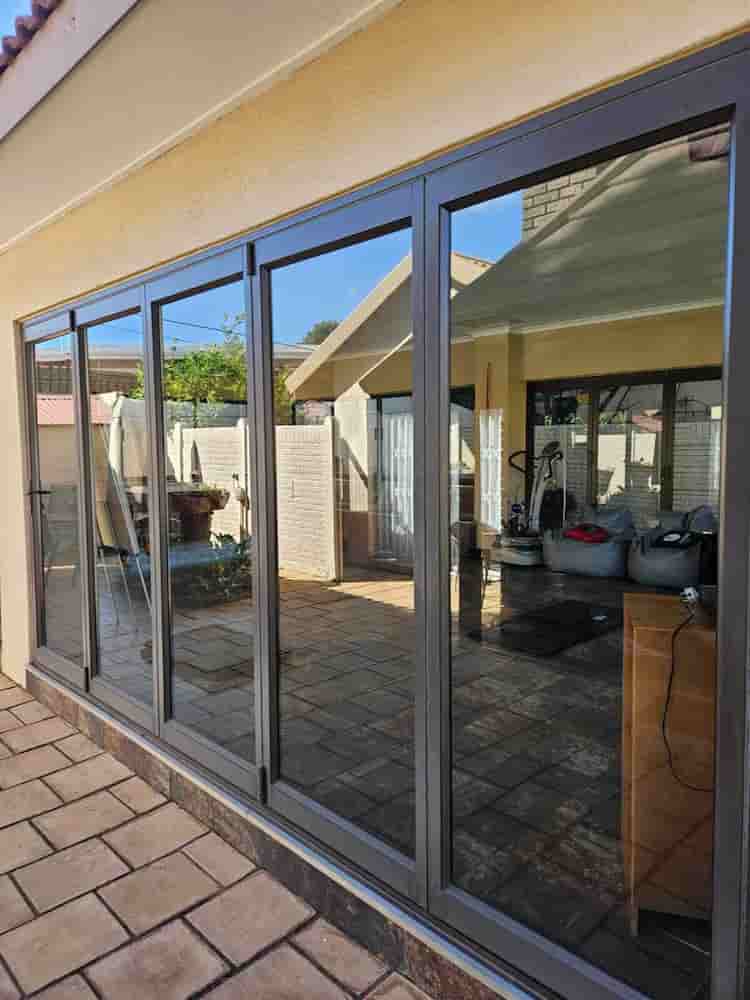 aluminium-folding-doors2 (1) (2)